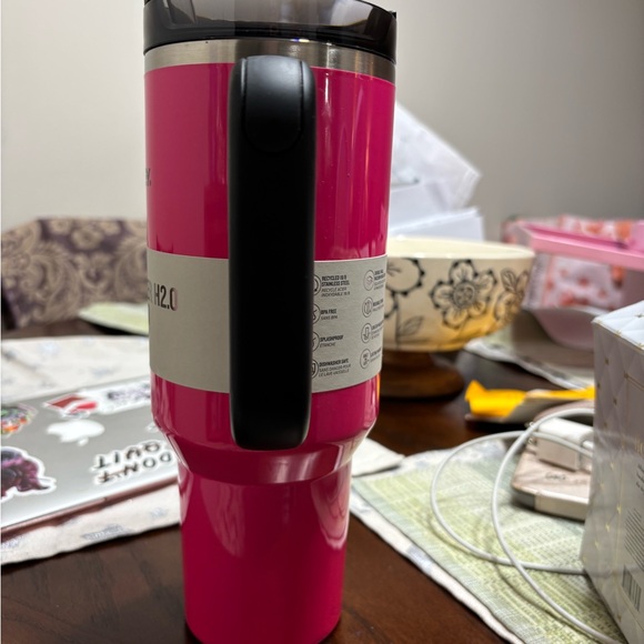 Stanley 40oz H2O Flowstate NEON PINK Quencher - Picture 2 of 7